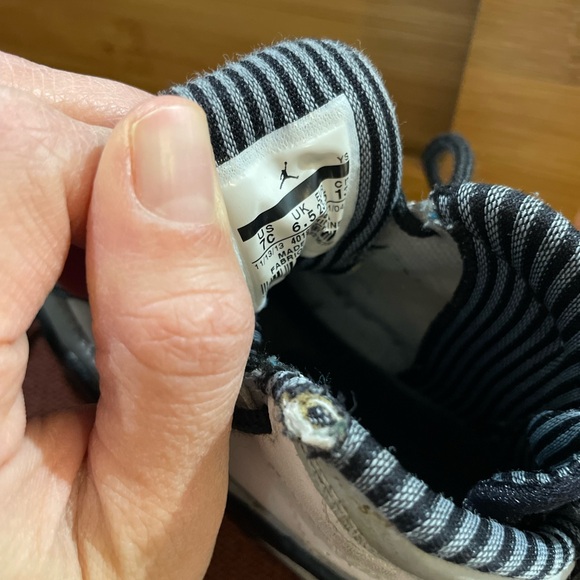 Nike Jordan 9 Retro “Baron” Toddler size 7 - Picture 4 of 9